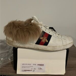 Gucci women’s size 39 fur sneakers used see all photos.